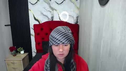 Snapshot of thaly_star chatting on July 17, 2026, 12:12 pm T H A L Y online show from July 17, 2026, 12:12 pm
