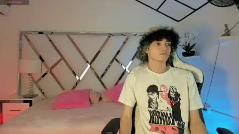 thanier_18 online show from June 6, 2026, 3:33 am