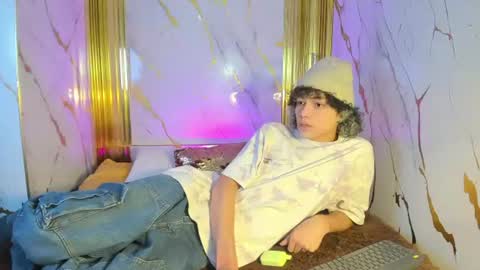 thanier_18 online show from June 21, 2026, 8:33 pm