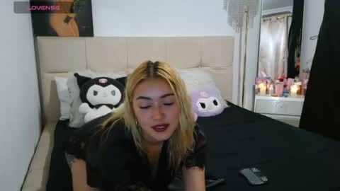 Snapshot of thatgirl2003 chatting on June 4, 2026, 12:00 pm online show from June 4, 2026, 12:00 pm