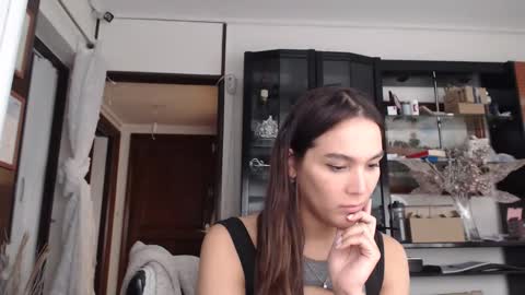 Snapshot of thayanizreal chatting on February 1, 2026, 2:15 pm thayanizreal online show from February 1, 2026, 2:15 pm