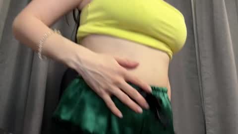 Snapshot of the_moon_fairy chatting on April 16, 2026, 5:36 pm Mia online show from April 16, 2026, 5:36 pm