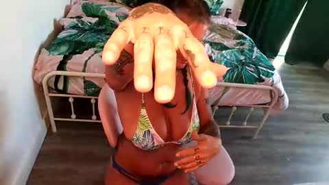Snapshot of the_naked_siren chatting on June 3, 2026, 10:15 pm lina luna online show from June 3, 2026, 10:15 pm