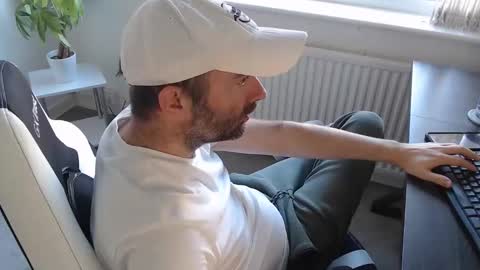 Snapshot of the_sensual_masturwait chatting on October 6, 2025, 9:07 am the_sensual_masturwait online show from October 6, 2025, 9:07 am