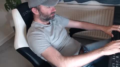 Snapshot of the_sensual_masturwait chatting on October 13, 2025, 7:14 pm the_sensual_masturwait online show from October 13, 2025, 7:14 pm