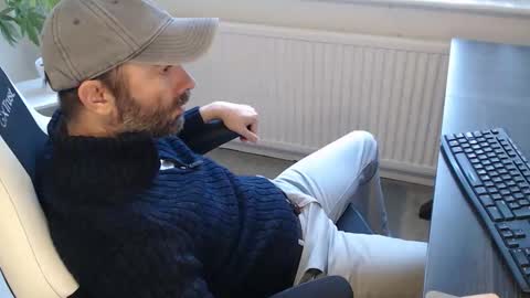 Snapshot of the_sensual_masturwait chatting on October 15, 2025, 7:30 am the_sensual_masturwait online show from October 15, 2025, 7:30 am