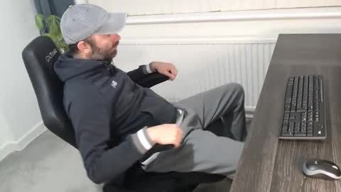 Snapshot of the_sensual_masturwait chatting on October 18, 2025, 5:43 am the_sensual_masturwait online show from October 18, 2025, 5:43 am