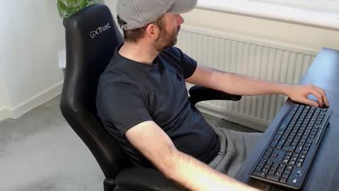 Snapshot of the_sensual_masturwait chatting on October 28, 2025, 7:01 am the_sensual_masturwait online show from October 28, 2025, 7:01 am