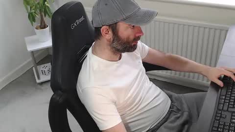 Snapshot of the_sensual_masturwait chatting on November 10, 2025, 10:25 am the_sensual_masturwait online show from November 10, 2025, 10:25 am