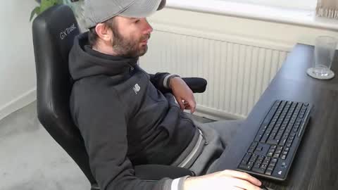 Snapshot of the_sensual_masturwait chatting on November 25, 2025, 7:41 am the_sensual_masturwait online show from November 25, 2025, 7:41 am