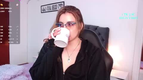 Snapshot of thea_aphros chatting on February 11, 2025, 11:54 pm Diosa Afrodita online show from February 11, 2025, 11:54 pm