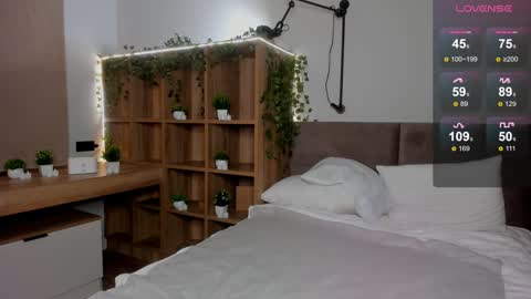 Kate online show from December 19, 2024, 5:50 pm