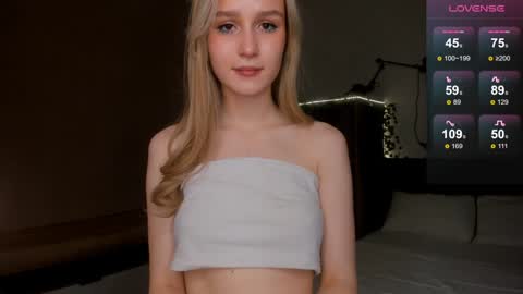 Kate online show from December 23, 2024, 2:17 pm