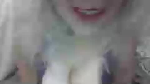 The Arctic Milf online show from June 19, 2026, 5:17 pm