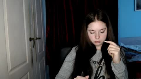 raissa online show from October 20, 2025, 2:06 pm