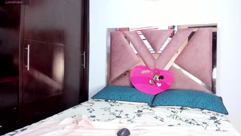 TheChicaNextDoor  online show from April 8, 2026, 11:16 pm