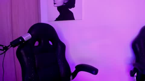 Alicia Alikath  online show from January 10, 2025, 9:20 pm