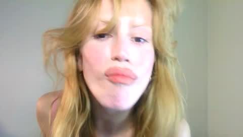 Snapshot of thedollxxxperience chatting on September 16, 2025, 6:42 pm Yolanda online show from September 16, 2025, 6:42 pm