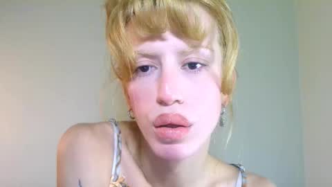 Snapshot of thedollxxxperience chatting on September 26, 2025, 5:39 pm Yolanda online show from September 26, 2025, 5:39 pm