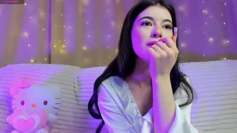 Snapshot of thegirlyoullcomebackto chatting on June 17, 2026, 8:43 pm Anora online show from June 17, 2026, 8:43 pm