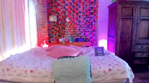 Goldie online show from November 9, 2025, 3:10 pm