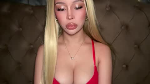 Elle  dont forget to folloW me and thumbs up online show from April 18, 2026, 4:49 am