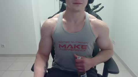 Snapshot of theguyfrombehind chatting on June 12, 2026, 1:32 pm Alex online show from June 12, 2026, 1:32 pm