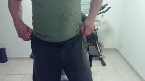Snapshot of theguyfrombehind chatting on June 29, 2026, 10:43 pm Alex online show from June 29, 2026, 10:43 pm