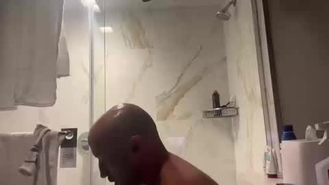 thehotlatindude100 online show from April 11, 2026, 2:43 pm