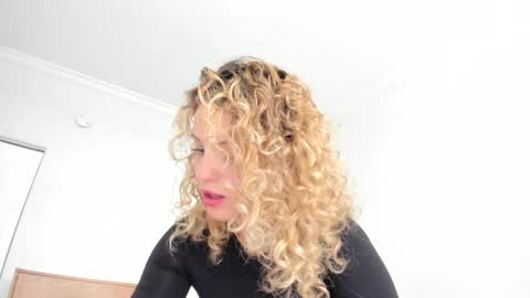 Lily Marie online show from December 19, 2024, 5:40 pm