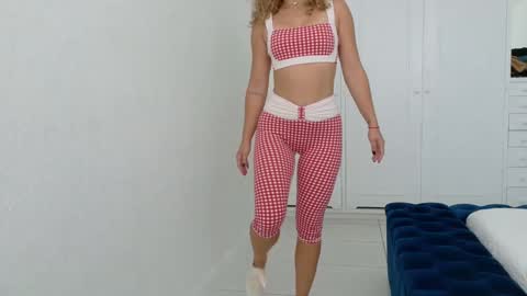 Lily Marie online show from September 22, 2025, 3:03 pm