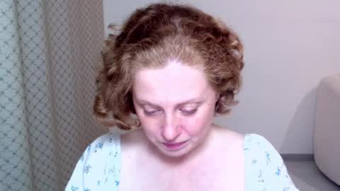 Ella online show from September 22, 2025, 8:00 pm