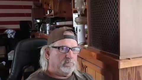 Snapshot of themasseure1 chatting on April 16, 2026, 7:14 pm themasseure1 online show from April 16, 2026, 7:14 pm