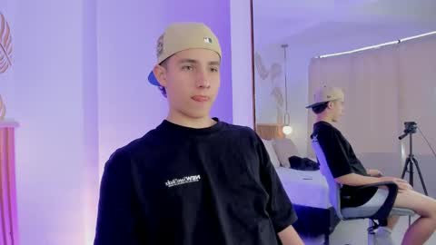  THEO- MATEO  online show from December 15, 2024, 4:37 pm