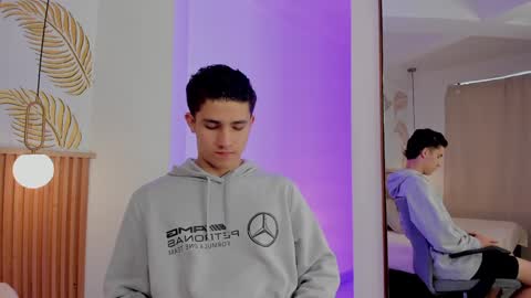  THEO- MATEO  online show from December 20, 2024, 1:22 pm