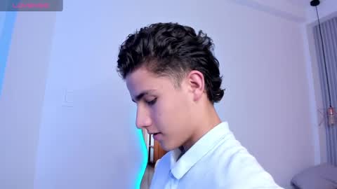  THEO- MATEO  online show from January 3, 2025, 8:22 pm