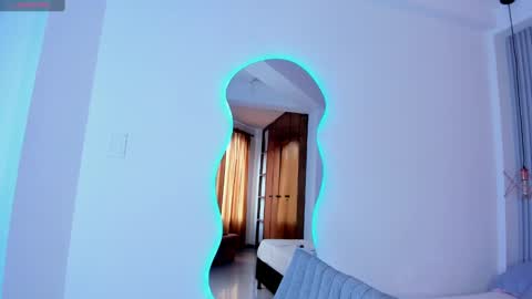  THEO- MATEO  online show from January 4, 2025, 8:48 pm