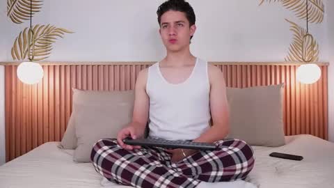  THEO- MATEO  online show from January 16, 2025, 1:14 pm