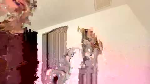 Ava online show from March 10, 2025, 9:10 am