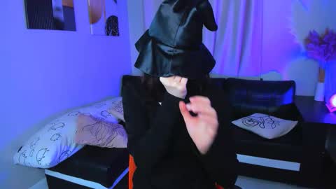 thepretty_kitty online show from November 17, 2025, 7:47 am