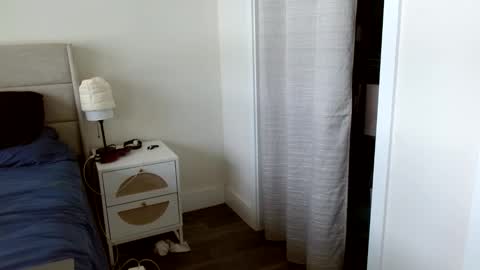 Yoshi online show from April 5, 2026, 6:05 pm