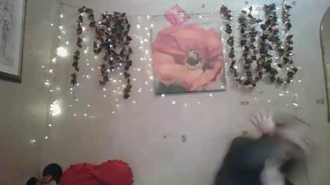 sillymillie0 online show from April 22, 2026, 9:27 pm
