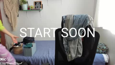 Nicole online show from September 23, 2025, 1:36 pm