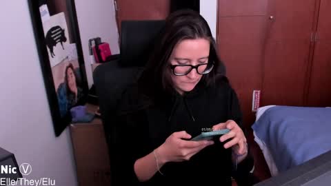Nicole online show from May 1, 2026, 5:17 pm