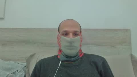 Scarf guy online show from February 14, 2025, 7:07 am