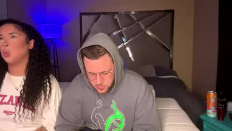 Snapshot of theviberoom chatting on October 4, 2025, 6:22 am The Vibe Room online show from October 4, 2025, 6:22 am