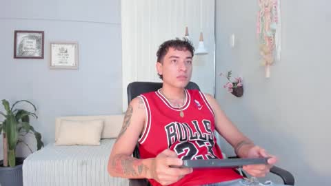 Thiago  online show from March 25, 2026, 12:22 pm