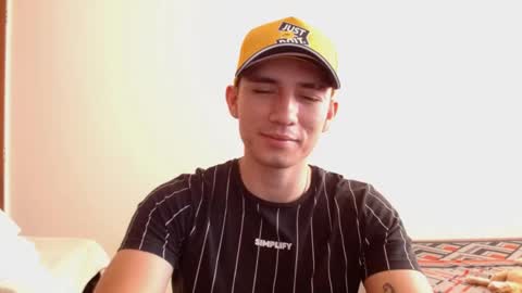 thiago_deseo69 online show from April 14, 2026, 9:32 pm