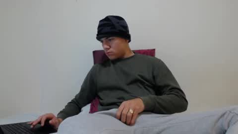 Thiago independent model online show from January 5, 2025, 8:00 am