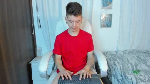 Snapshot of thiago_james69 chatting on September 24, 2025, 1:42 am Manuel online show from September 24, 2025, 1:42 am